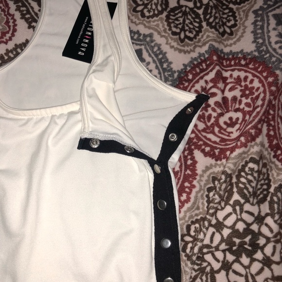 White crop top with matching skirt - Picture 3 of 4